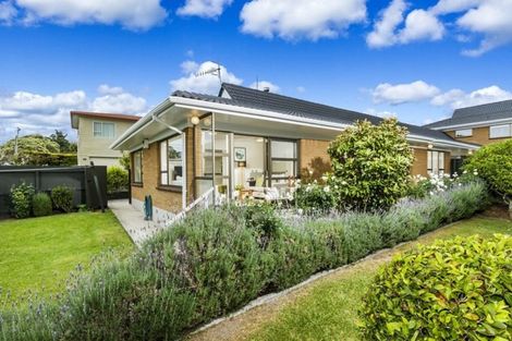 Photo of property in 1/18 Kauri Glen Road, Northcote, Auckland, 0627