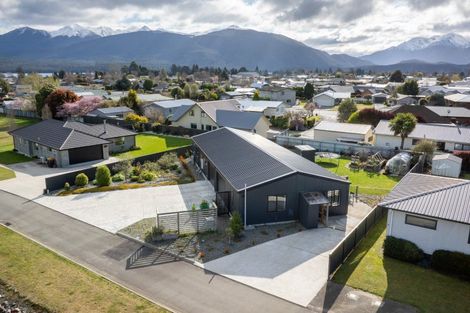 Photo of property in 27 Tawera Place, Te Anau, 9679