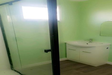 Photo of property in 32 Hepburn Road, Glendene, Auckland, 0602