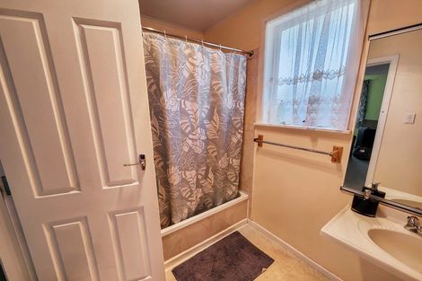 Photo of property in 40 Oregon Drive, Maoribank, Upper Hutt, 5018