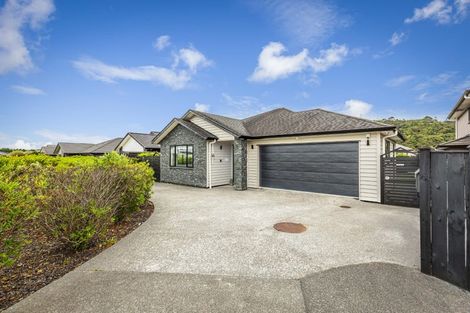 Photo of property in 16 Sir Lincoln Drive, Kumeu, 0810