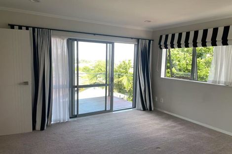 Photo of property in 436a East Coast Road, Windsor Park, Auckland, 0630