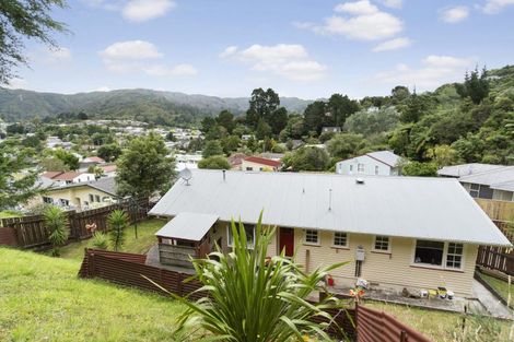 Photo of property in 10 Waipuna Grove, Stokes Valley, Lower Hutt, 5019