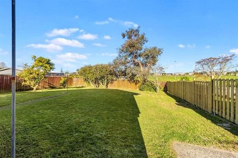 Photo of property in 32 Kirrie Avenue, Te Atatu South, Auckland, 0610