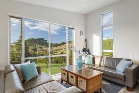 Photo of property in 125 Bodhisattva Road, Waitoki, Silverdale, 0994