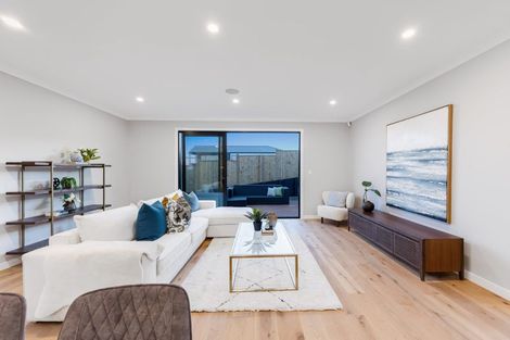 Photo of property in 51 Kumukumu Road, Long Bay, Auckland, 0630