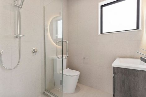 Photo of property in 101a Beach Road, Te Atatu Peninsula, Auckland, 0610