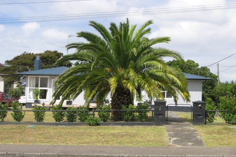 Photo of property in 1/3 Tramway Road, Beach Haven, Auckland, 0626