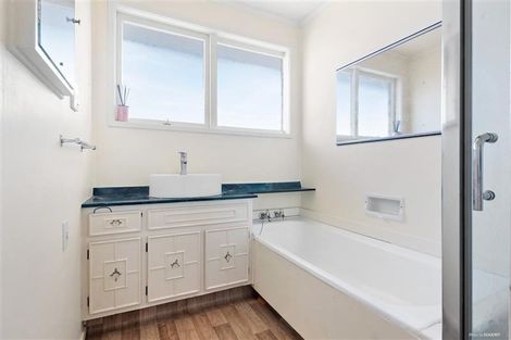 Photo of property in 39 Blakeborough Drive, Forrest Hill, Auckland, 0620