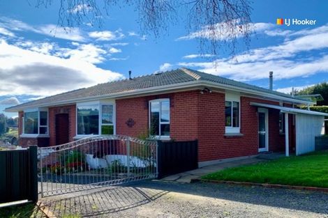 Photo of property in 17 Scotland Terrace, Green Island, Dunedin, 9018