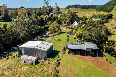 Photo of property in 13 Awai Road, Tarurutangi, New Plymouth, 4372