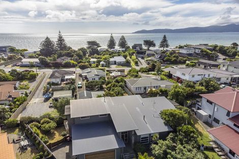 Photo of property in 11 Metzenthin Close, Raumati South, Paraparaumu, 5032