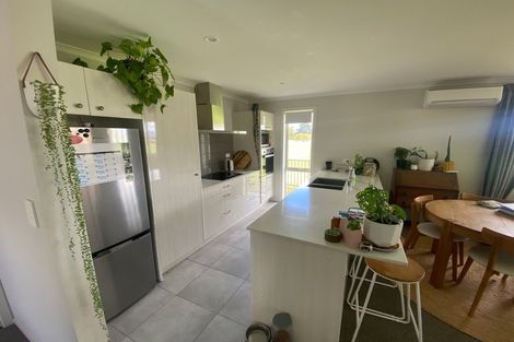 Photo of property in 28 Richardson Road, Omokoroa, 3114