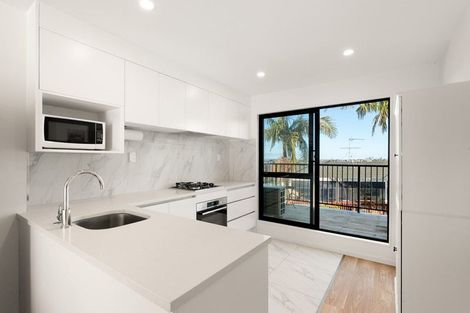 Photo of property in 13 Oki Place, Glenfield, 0629