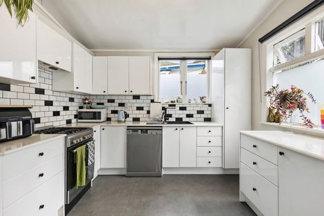 Photo of property in 3-5 Knoll Street, Island Bay, Wellington, 6023