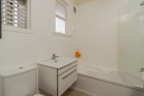 Photo of property in 32 Line Road, Glen Innes, Auckland, 1072