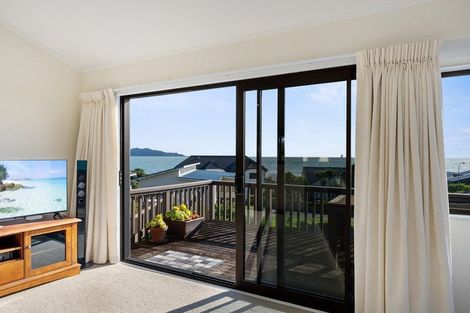 Photo of property in 18 Ara Kuaka, Waikanae Beach, Waikanae, 5036