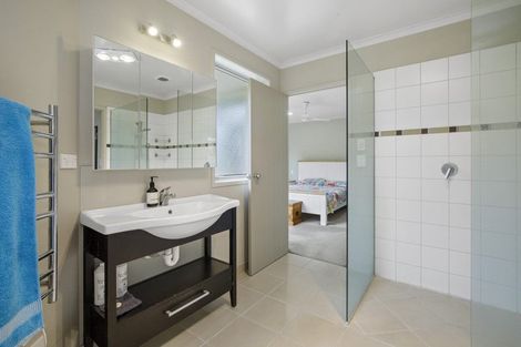 Photo of property in 10 Ernest Shackleton Place, Waiuku, 2123