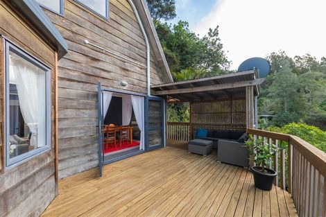 Photo of property in 30 Wood Bay Road, Titirangi, Auckland, 0604