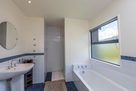 Photo of property in 72 Aston Road, Waikanae, 5391