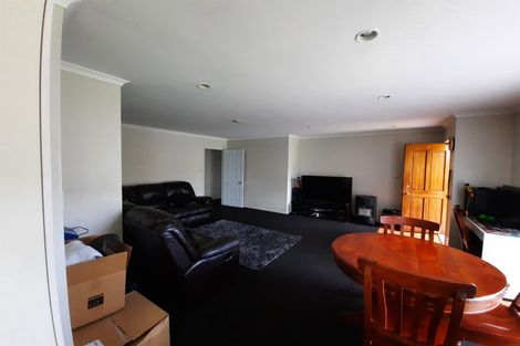 Photo of property in 10 Waldos Way, Mangere, Auckland, 2022