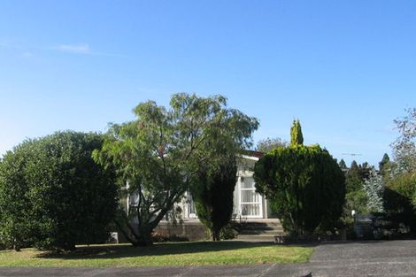 Photo of property in 16 Raymond Terrace, Northcote, Auckland, 0627