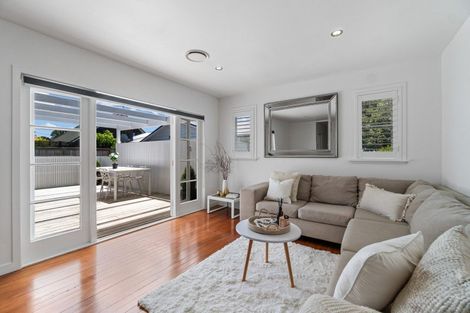 Photo of property in 16a Fairfax Avenue, Northcote, Auckland, 0627