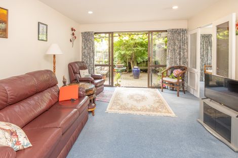 Photo of property in 2/215 Memorial Avenue, Burnside, Christchurch, 8053