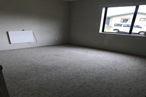 Photo of property in 10a Ted Gilberd Place, Newlands, Wellington, 6037