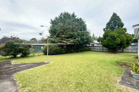 Photo of property in 11 La Rosa Street, Green Bay, Auckland, 0604