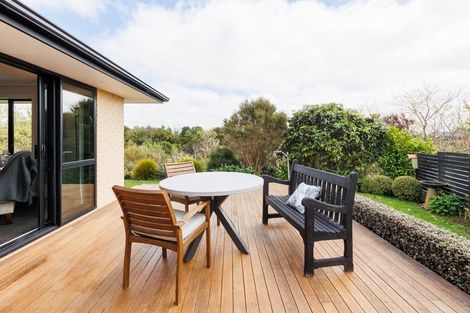 Photo of property in 35 Silkwood Place, Fitzherbert, Palmerston North, 4410