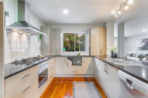 Photo of property in 17 Glen Bay Close, Pinehill, Auckland, 0632