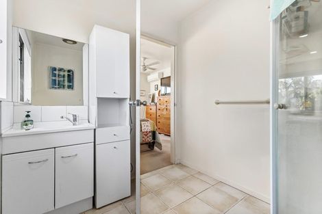 Photo of property in 11 Killygordon Place, Massey, Auckland, 0614