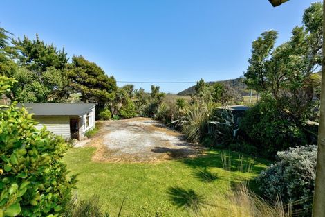 Photo of property in 501 Waikawa Curio Bay Road, Curio Bay, Tokanui, 9884