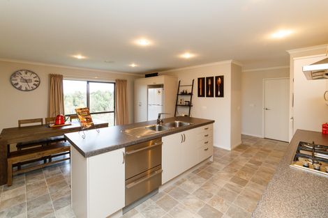 Photo of property in 33 Silkwood Place, Fitzherbert, Palmerston North, 4410