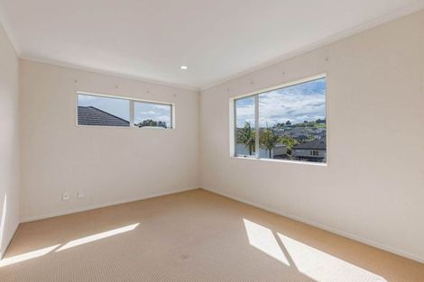 Photo of property in 42 Seresin Crescent, Flat Bush, Auckland, 2016
