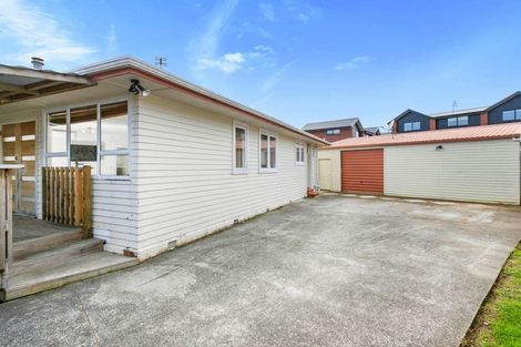 Photo of property in 10 Serjeant Street, Henderson, Auckland, 0612