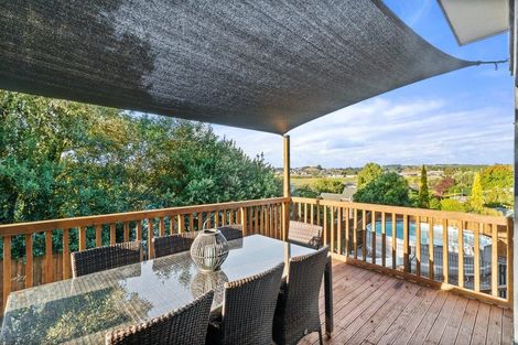 Photo of property in 9 Cromwell Place, Pukekohe, 2120
