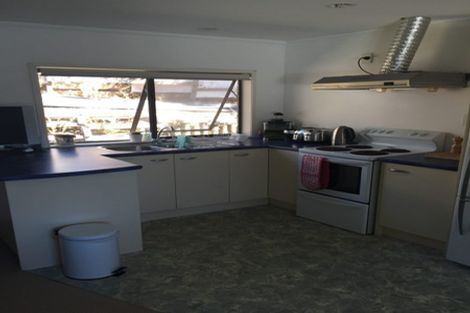 Photo of property in 20 Portsea Place, Chatswood, Auckland, 0626