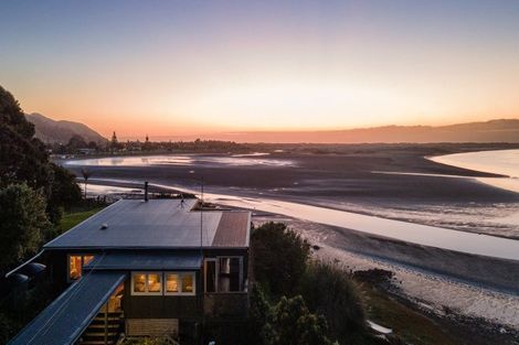 Photo of property in 40 Tuakau Bridge-port Waikato Road, Port Waikato, Tuakau, 2695