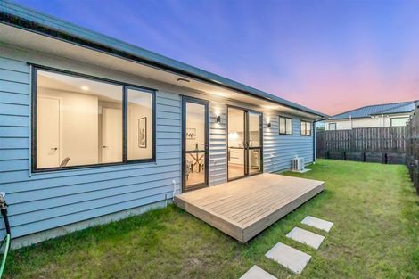 Photo of property in 18 Madden Avenue, Kumeu, 0810