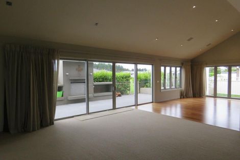Photo of property in 1 Gleneagles Way, Waiwhakaiho, New Plymouth, 4312