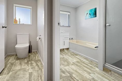 Photo of property in 15 Hocken Place, Mangere Bridge, Auckland, 2022