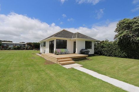 Photo of property in 19 Hector Place, Opunake, 4616