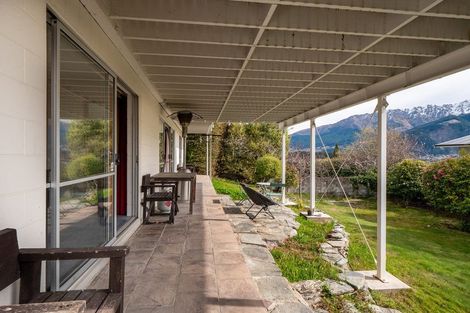 Photo of property in 52 Oregon Drive, Kelvin Heights, Queenstown, 9300