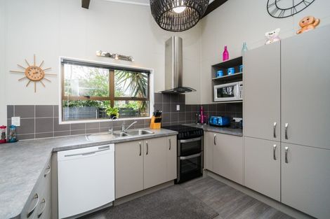 Photo of property in 1 Meads Place, Bulls, 4818