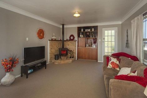 Photo of property in 50 Hobsonville Road, West Harbour, Auckland, 0618