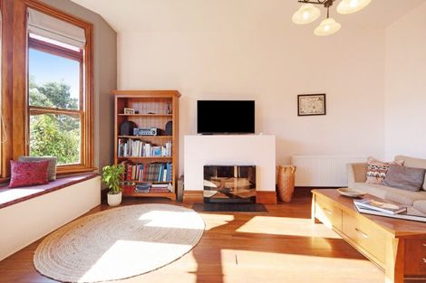 Photo of property in 51 Fairview Crescent, Kelburn, Wellington, 6012