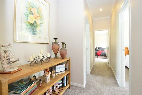 Photo of property in 40 Seaview Crescent, Hatfields Beach, Orewa, 0931