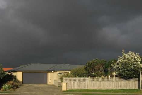 Photo of property in 8 Marewa Place, Waikanae Beach, Waikanae, 5036